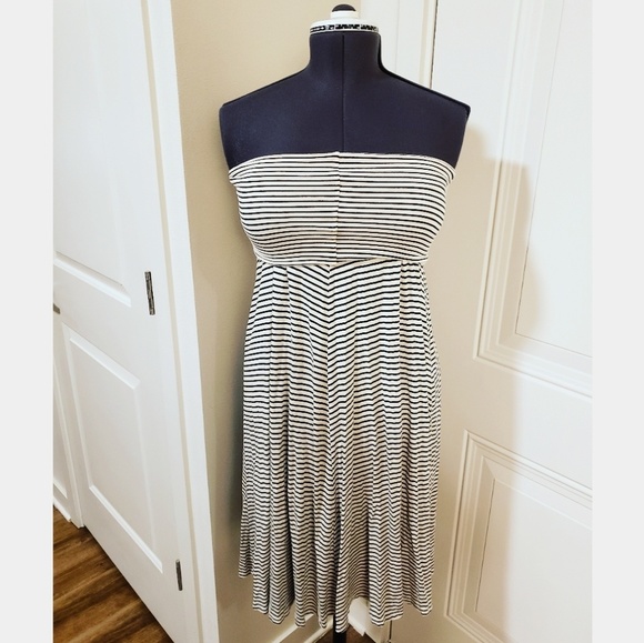 Lani California Dresses & Skirts - White/Black Strapless Dress/Skirt